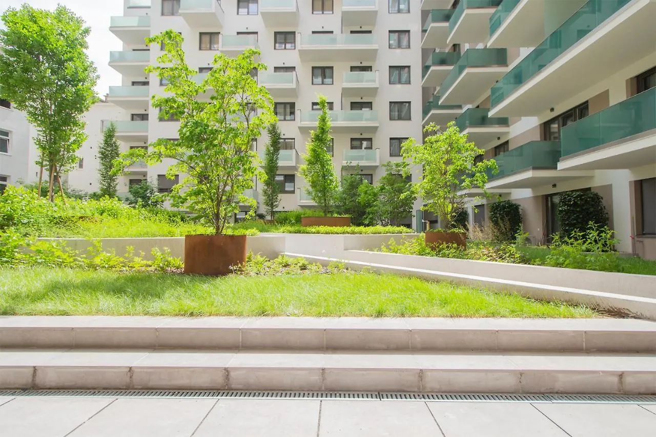 Corvin Modern Two Bedroom Apartment Free Parking بودابست 0*,  المجر
